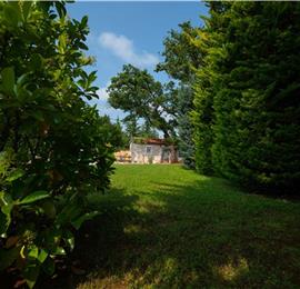 5 Bedroom Istrian Villa Estate with Large Pool and Gardens near Barban, Sleeps 12